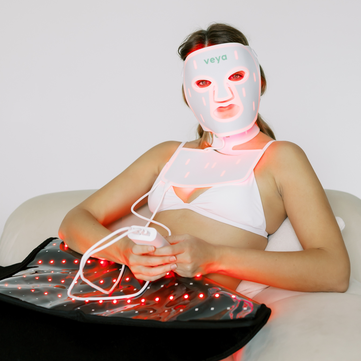 VEYA LED Light Therapy Mask, flexible silicone design